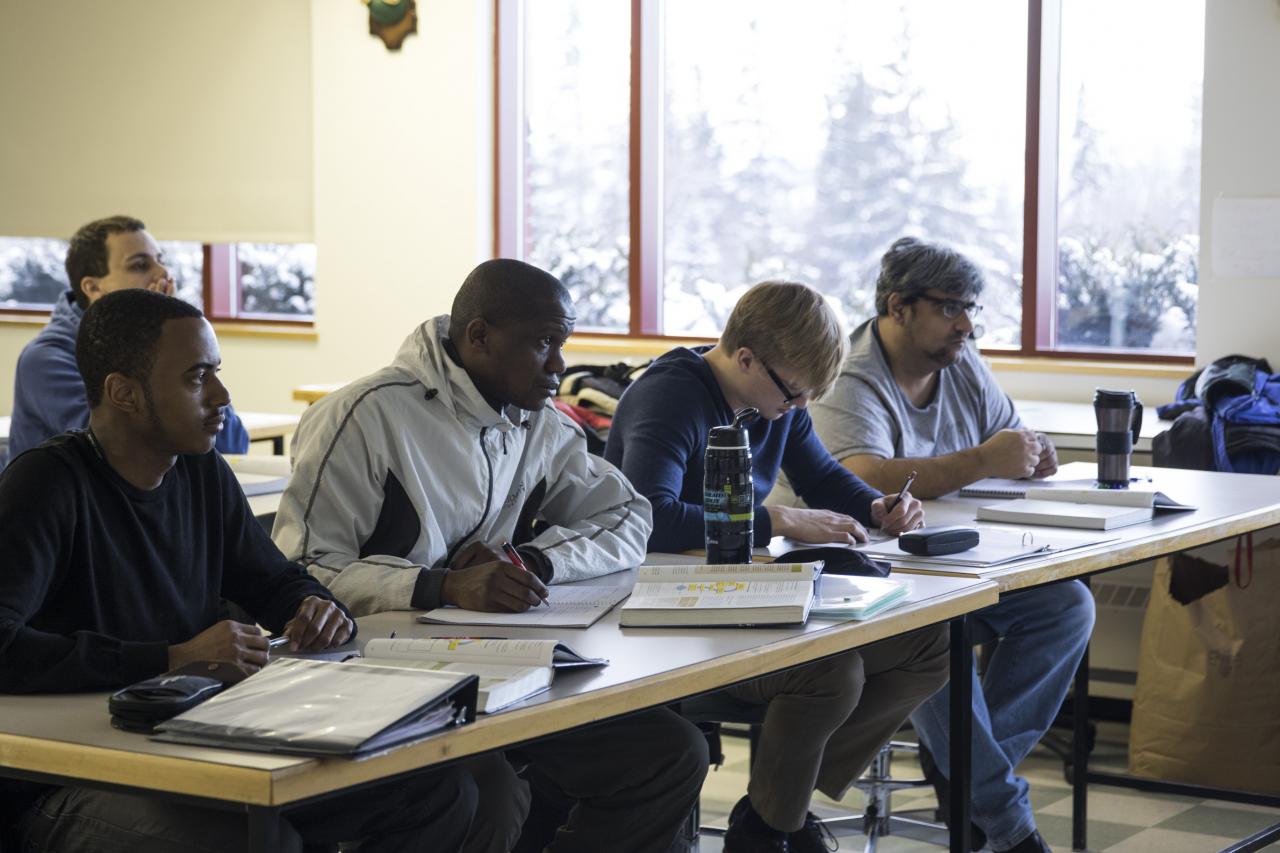 Students_in_class